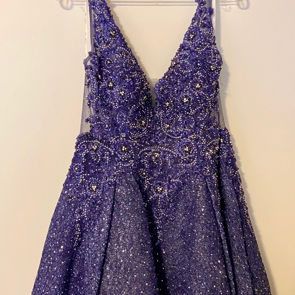 ELLIE WILDE Grad/ Prom Dress- Unaltered - Picture 3 of 8